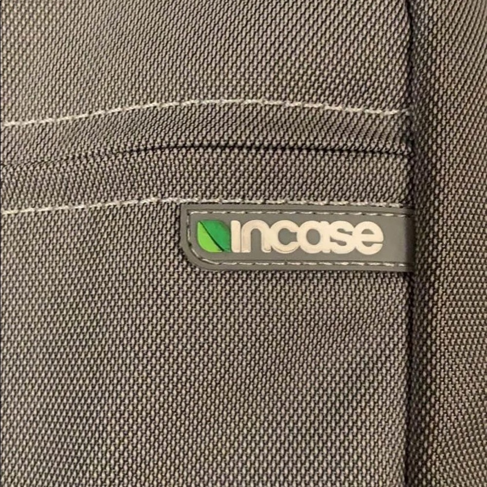 InCase laptop cross body bag